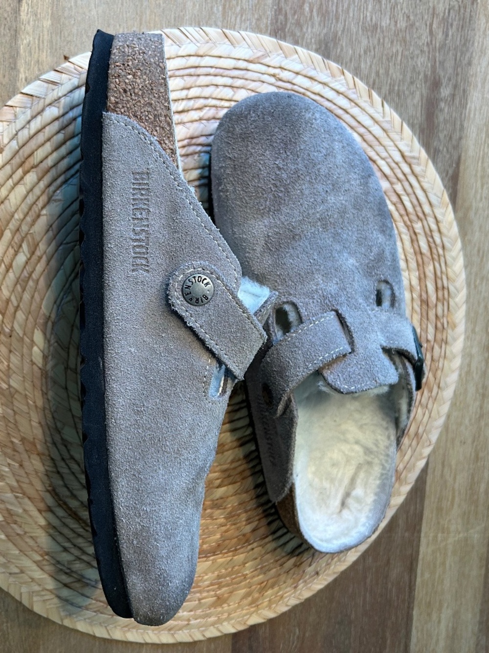 BIRKENSTOCK BOSTON CLOGS IN A SUEDE FINISH WITH A SHEARLING LINING - SIZE 38